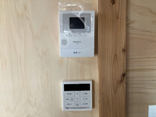 給湯リモコン、カメラ付きインターフォン(室内) 給湯リモコン、カメラ付きインターフォン(室内)