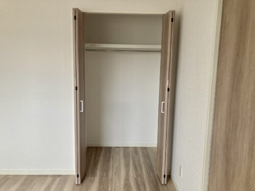 洋室玄関横収納 洋室玄関横収納