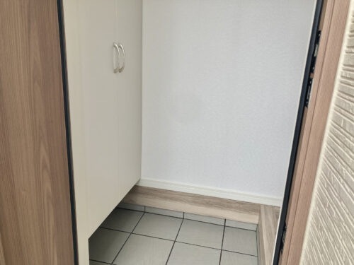 (玄関) (玄関)