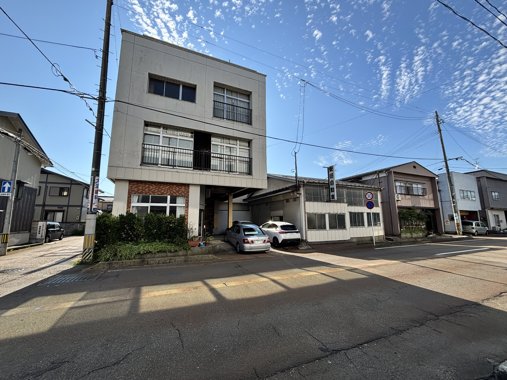 中古戸建　三条市 一ノ門2丁目（3階建 7DK）